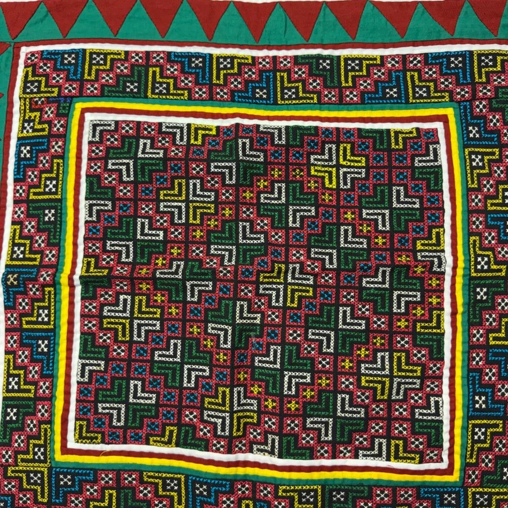 Handmade Hmong Paj Ntaub Story Cloth Embroidery Wall Hanging Geometric 28x28